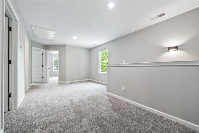 Building Photo - 2844 Nathan Ave