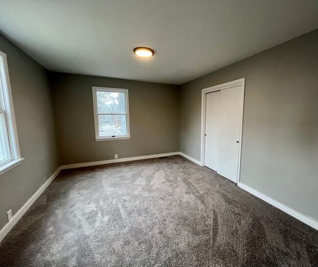 Building Photo - 4 Bedroom 2 bath house in Alton