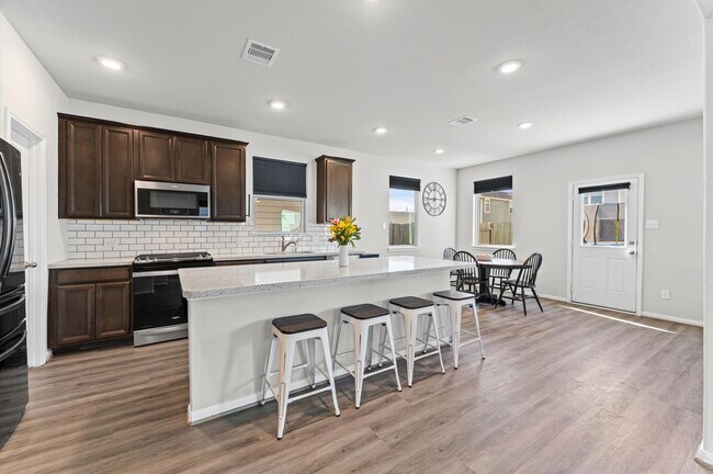 Building Photo - 5343 Marisol Cv Dr