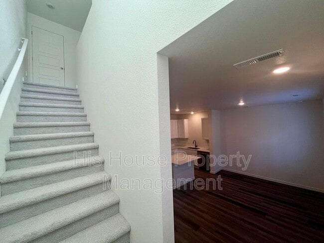 Building Photo - 291 Condor Wy