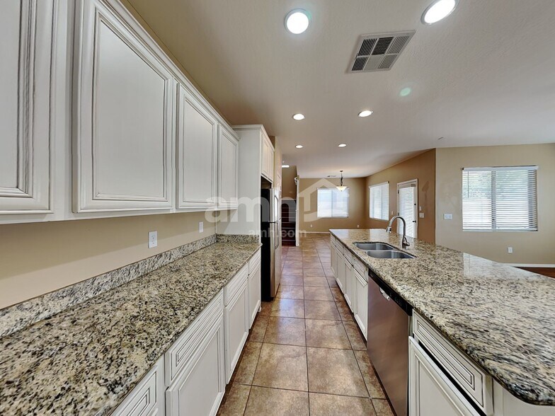 Building Photo - 38549 N Reynosa Dr