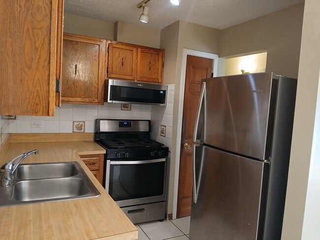 Building Photo - 247 N Neltnor Blvd