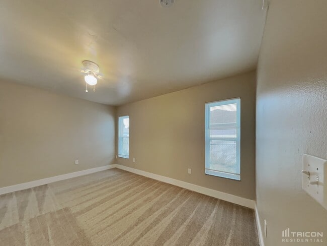Building Photo - 6623 Freeport Dr