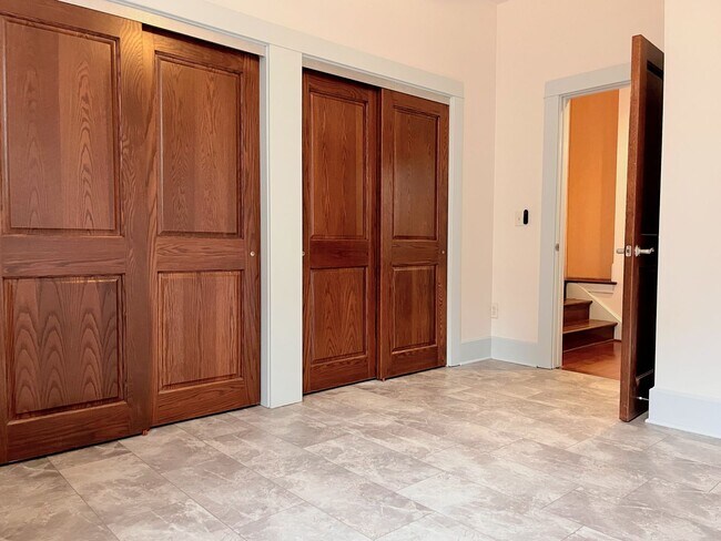 Building Photo - 210 Ellicott St