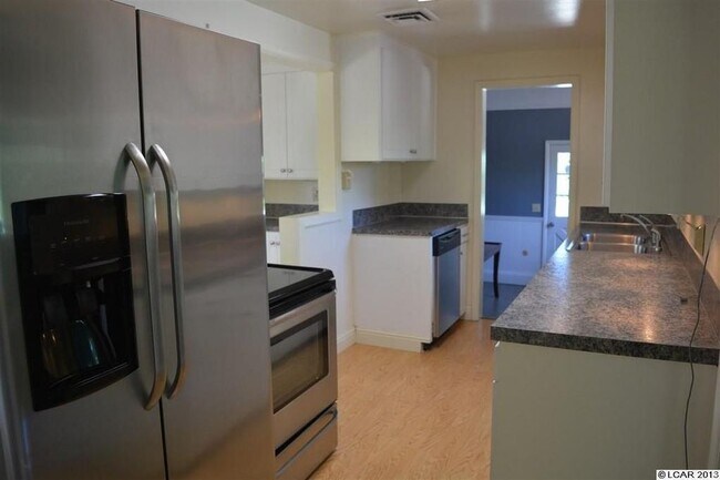 Building Photo - Large 4 Bedroom Orchards Home with private...