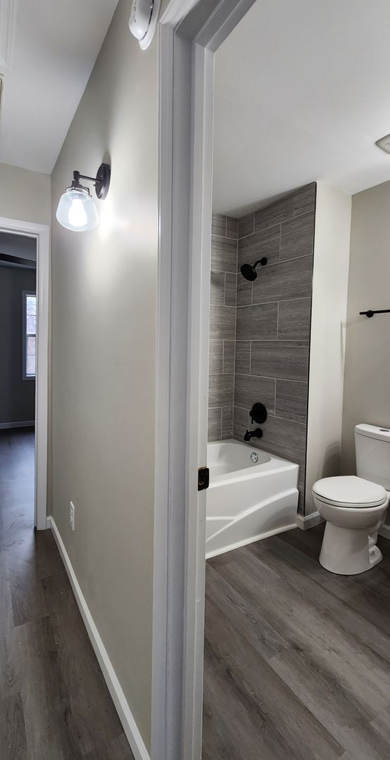 Building Photo - Beautiful, newly renovated 2 bedroom townh...