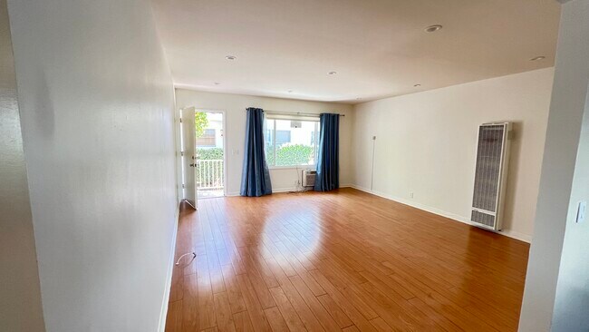 Building Photo - 4949 Coldwater Canyon Ave