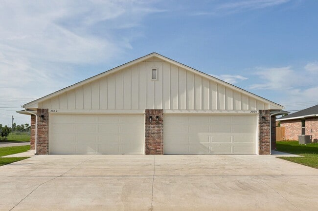 Building Photo - New Construction-Never Lived in Duplex, Pe...