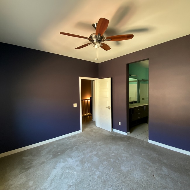 Building Photo - Charming 2-Bed / 2.5-Bath Townhouse in the...