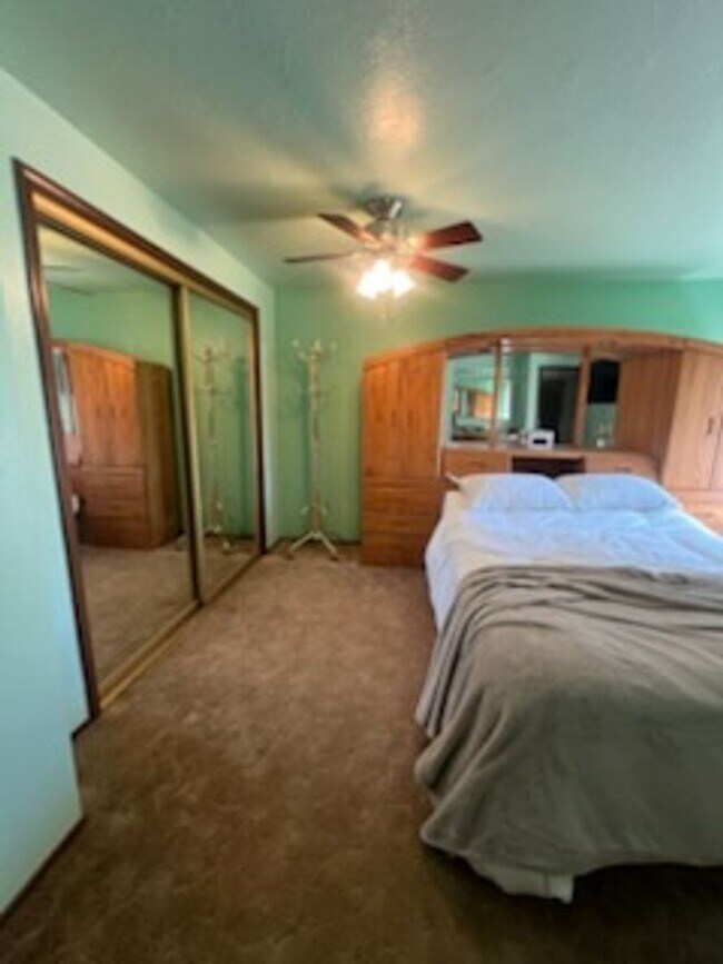 Building Photo - 3-Bedroom, 2-Bath Home Convenient Location...