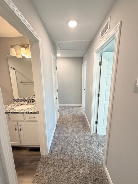 Building Photo - 3920 Dunbar Ave