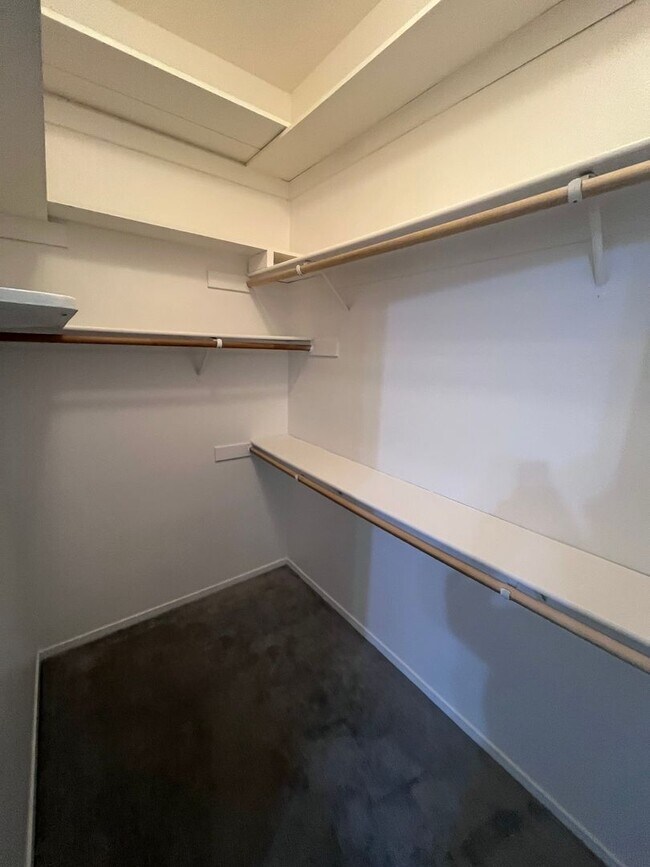 Building Photo - NICE 3 BEDROOM HOME IN ELK GROVE!!