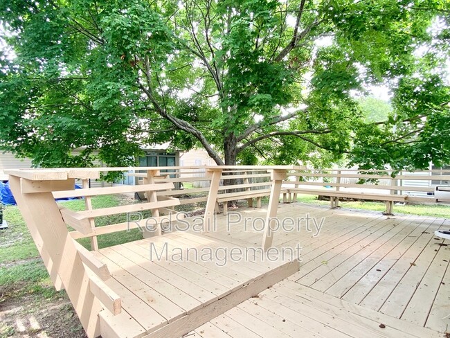 Building Photo - 469 Crosland Ct