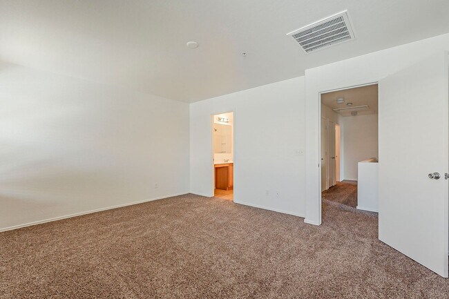 Building Photo - Beautiful Townhome in Phoenix Arizona