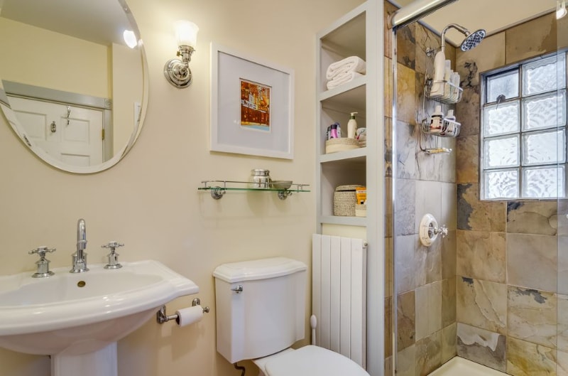 Building Photo - 2542 Pine St