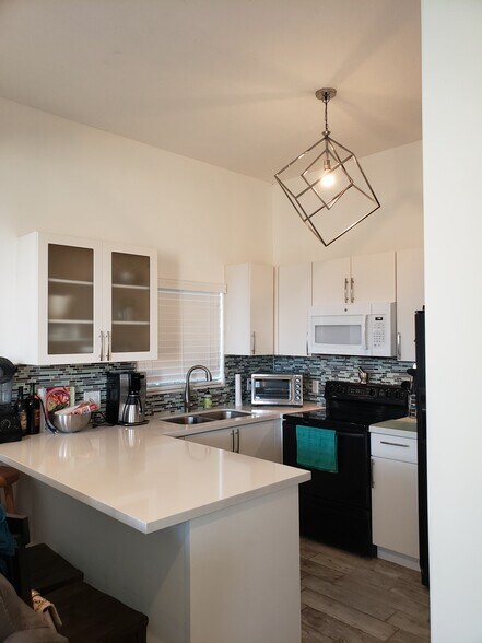 Kitchen - 3356 Bird Ave