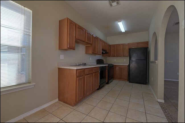 Building Photo - 14408 Escalera Dr