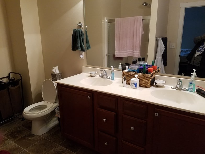 Master Suite Bath - 1834 Chelsea Ct