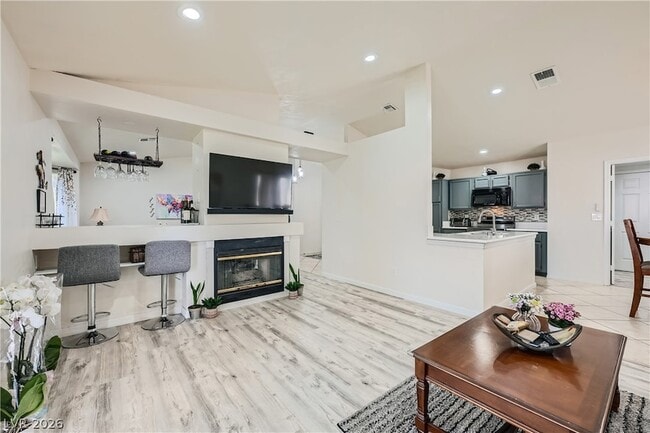 Building Photo - 113 Montclair Dr