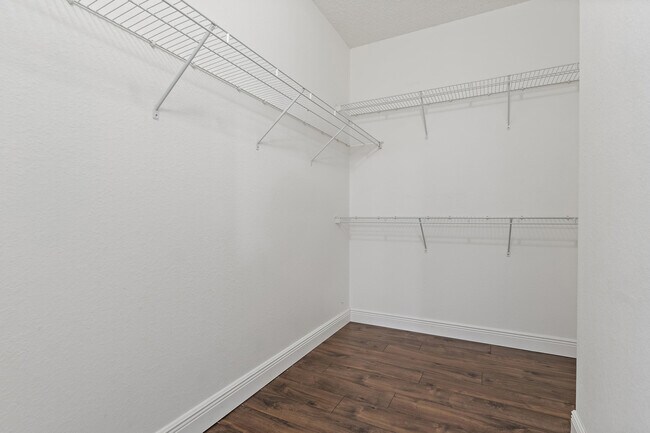 Building Photo - 2806 Veronia Dr