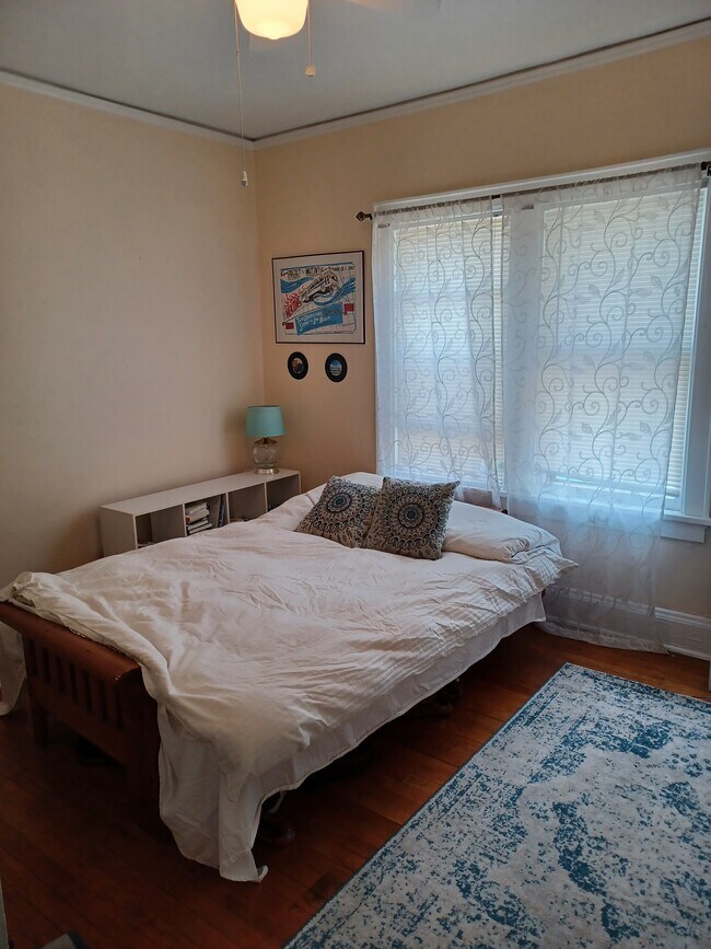bedroom - 4013 N Prospect Ave