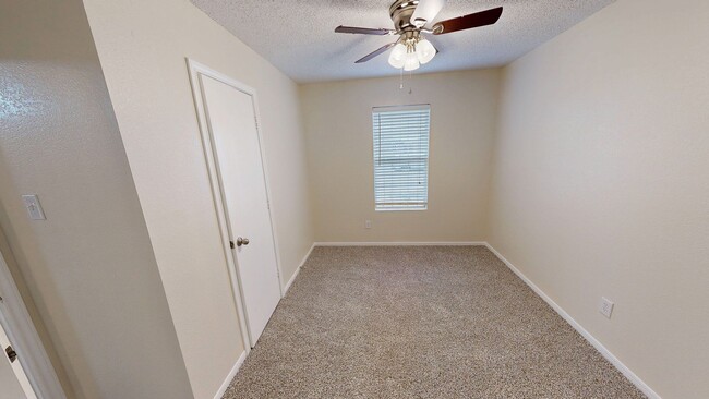 Building Photo - 2 Weeks Free Rent Move-In Special! Locatio...