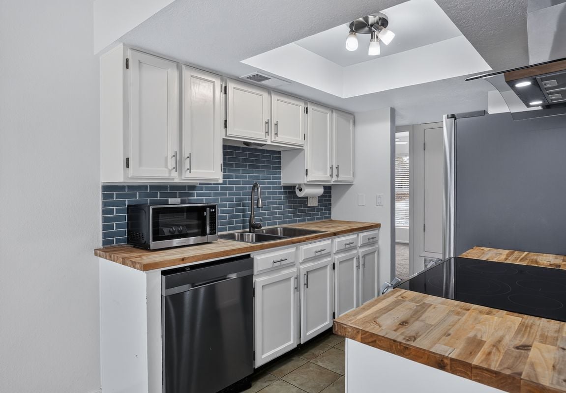 Building Photo - 10501 Delicado Pl NE