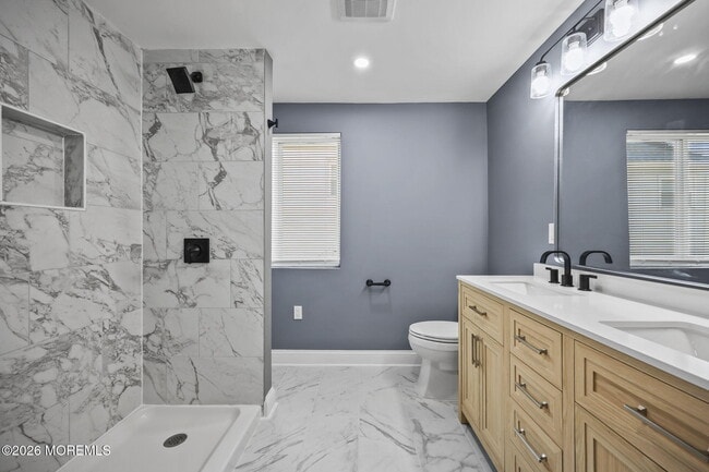 Building Photo - 143 Center Ave