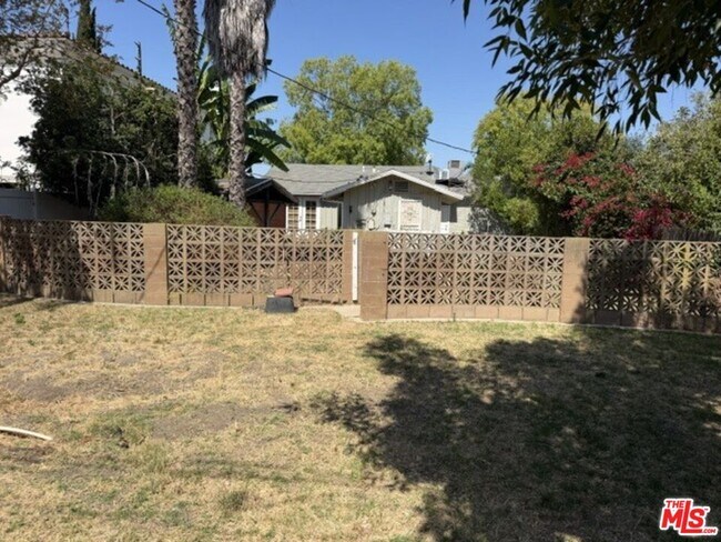 Building Photo - 5136 Noble Ave