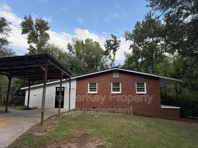 Building Photo - 3676 Lindsey Dr