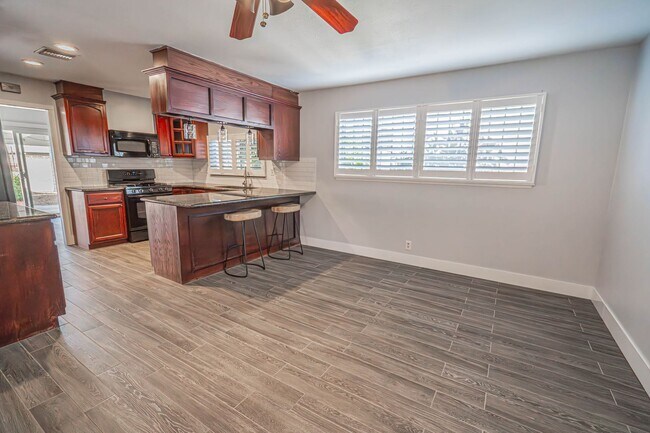 Building Photo - Single Story Pool House for Rent in Canyon Country!