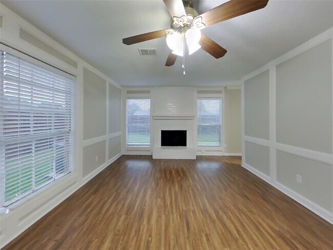 Building Photo - 5343 Kent Dr