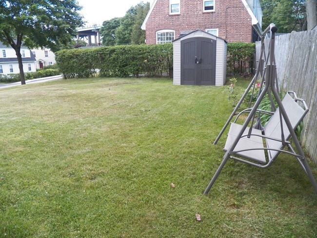 Building Photo - 648 Kearsarge Way