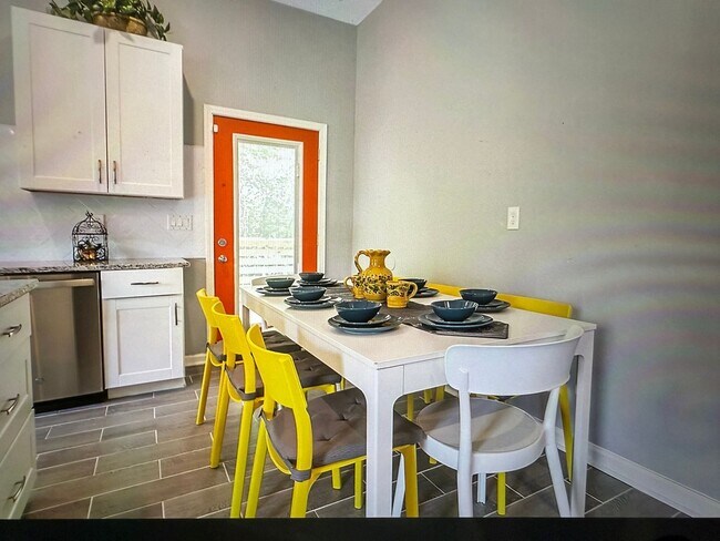 Building Photo - Charming 4BR House in Atlanta