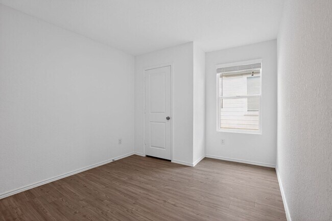 Building Photo - Move-In Ready 4/2 w/ Modern Layout in Growing San Antonio Community