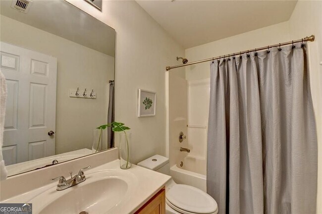 Building Photo - 335 Pintail Ct