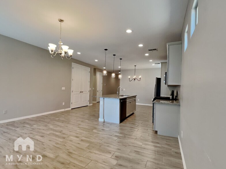 Building Photo - 20887 E Swan Dr