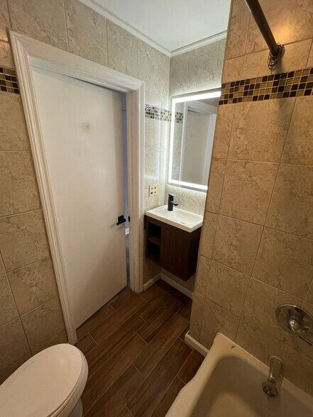 Building Photo - 5040 W Lake Rd