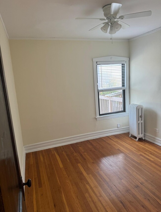 Building Photo - 806 Carpenter Ave