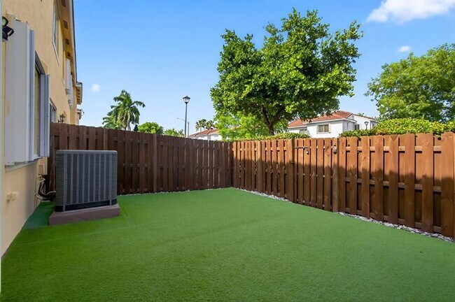 Building Photo - 981 SW 149th Ct