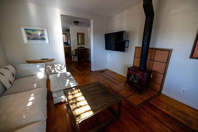 Building Photo - Modern Comfort with Fireplace & Yard | 2BR...