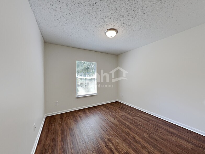 Building Photo - 14024 Fish Eagle Dr E