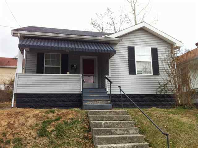 Building Photo - 2 Bedroom 1 Bath House Sycamore St  $750 No Pets  Call (304) 521-2567