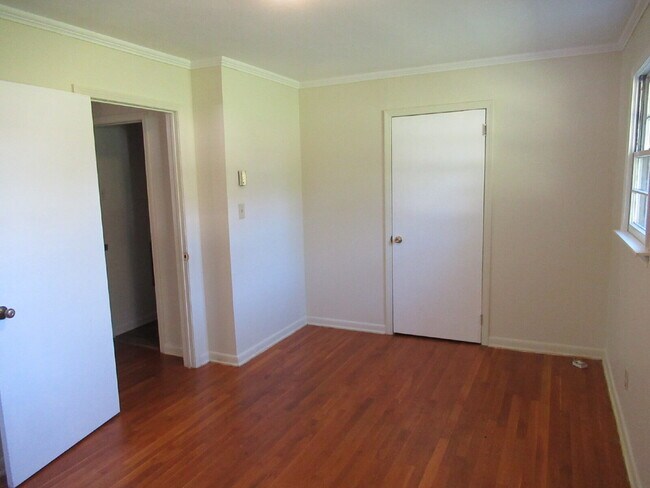 Building Photo - For Rent in the North Lincoln School District!