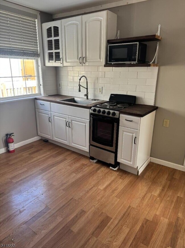 Building Photo - 20 Leigh St