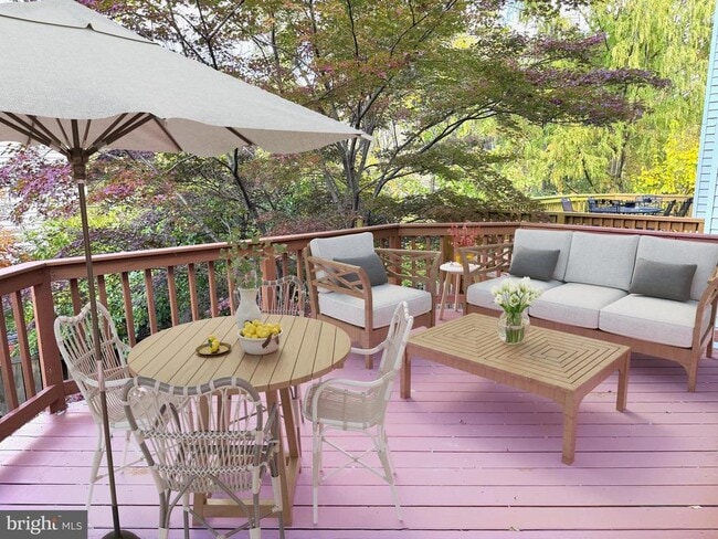 Building Photo - 725 Twin Holly Ln