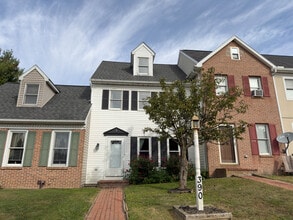 Building Photo - 390 Cardinal Rd