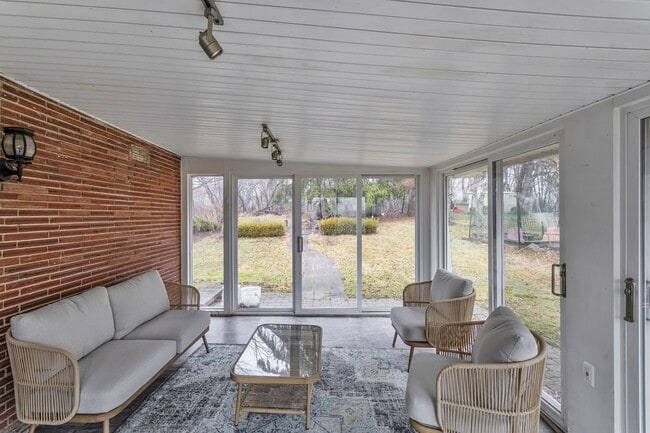 Building Photo - Updated 3BR Home with Central Air & Finished Walk-Out Basement - Sewickley, PA