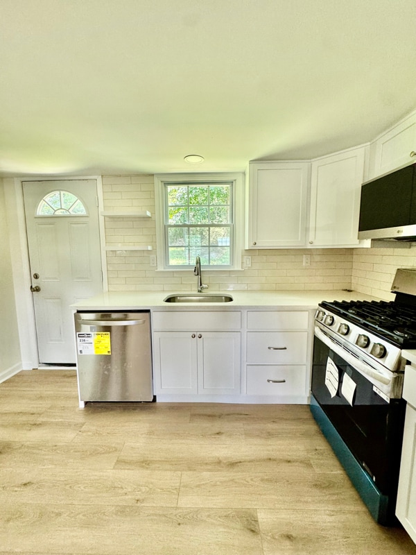 Building Photo - 680 Navarre Dr