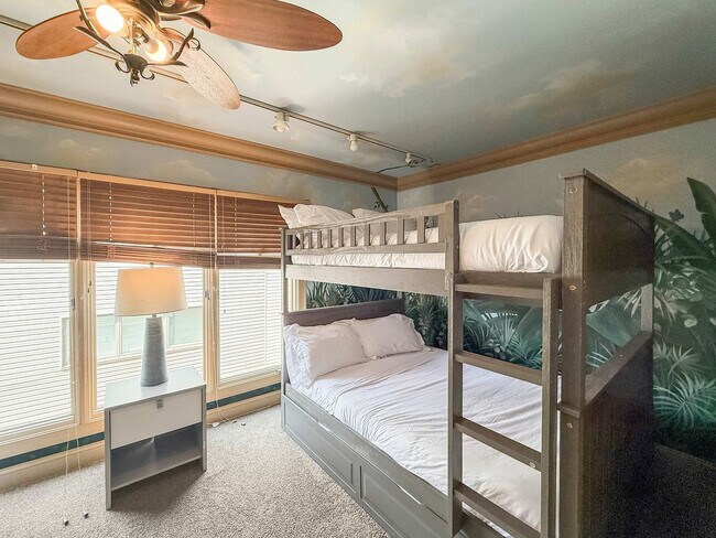 Building Photo - 602 S Front St